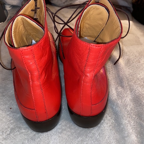 Shoe Color’s” Red Leather Lace up Bootie. - Picture 4 of 9